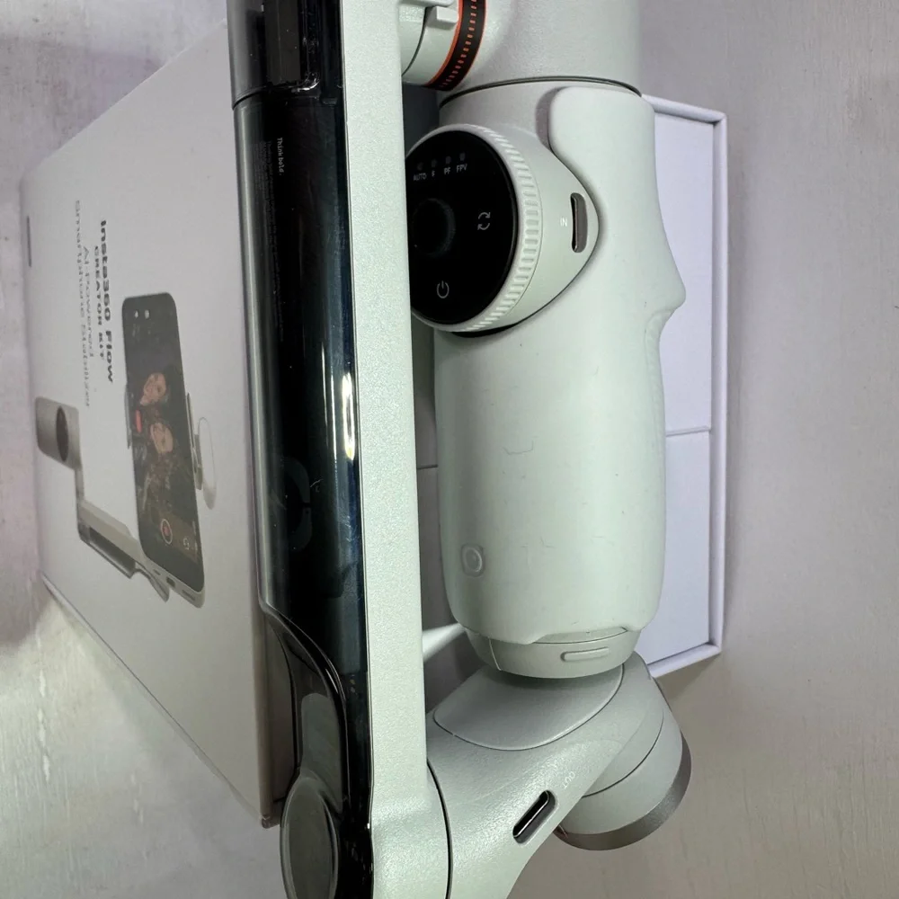 Insta 360 Flow Ai Powered Smartphone Gimbal Stabilizer Creator Kit